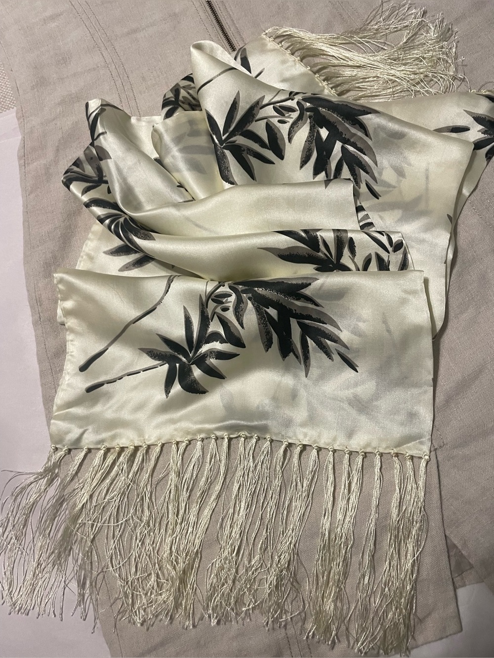 Vintage 100% Silk Bamboo Leaf Print Fringe Scarf Ivory Black Double Layered - Picture 4 of 6